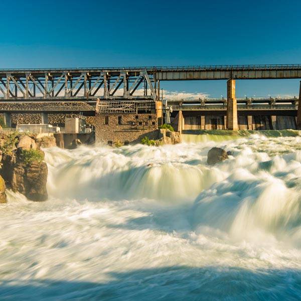 Hydroelectric dam spillway