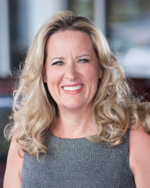 Eve Knudtsen headshot