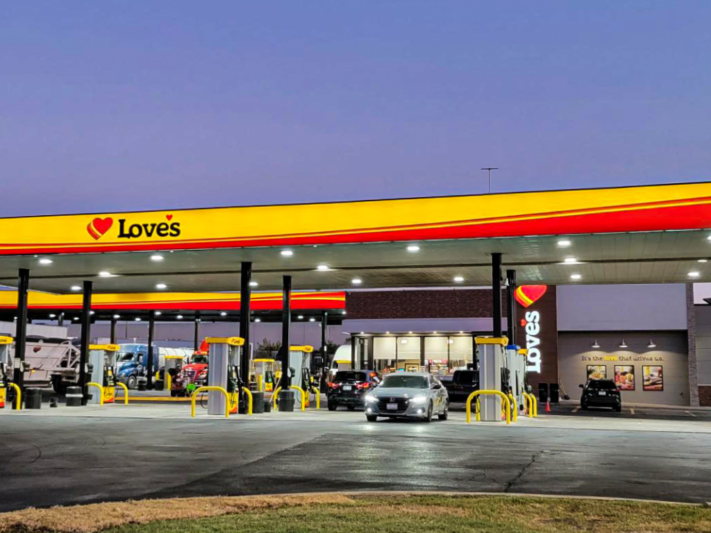 An image of one of Love's travel stops.